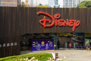 Visitors throng in as Shanghai Disney Resort reopens