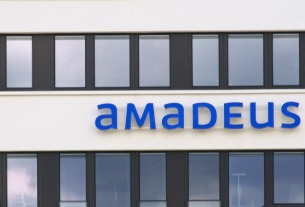 Amadeus see steady air booking improvement as Omicron recedes
