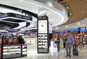 China's Gree Real Estate to resume acquisition of Zhuhai Duty Free with new chief