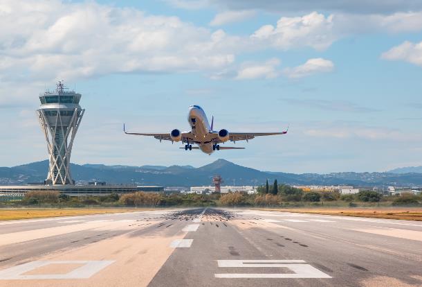 China's aviation industry sees stark contrast between passenger and cargo performance 